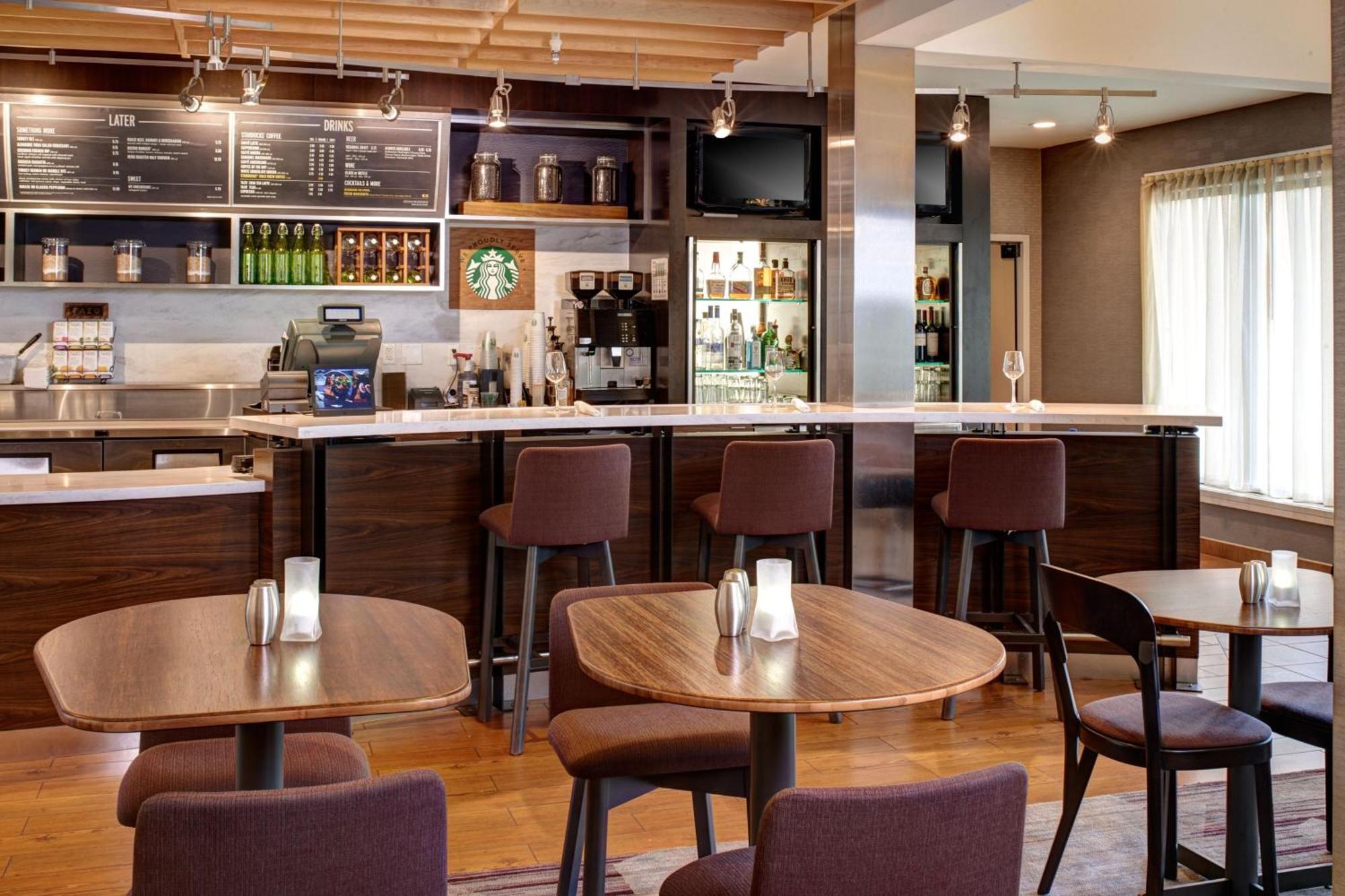Courtyard By Marriott Louisville East Εξωτερικό φωτογραφία