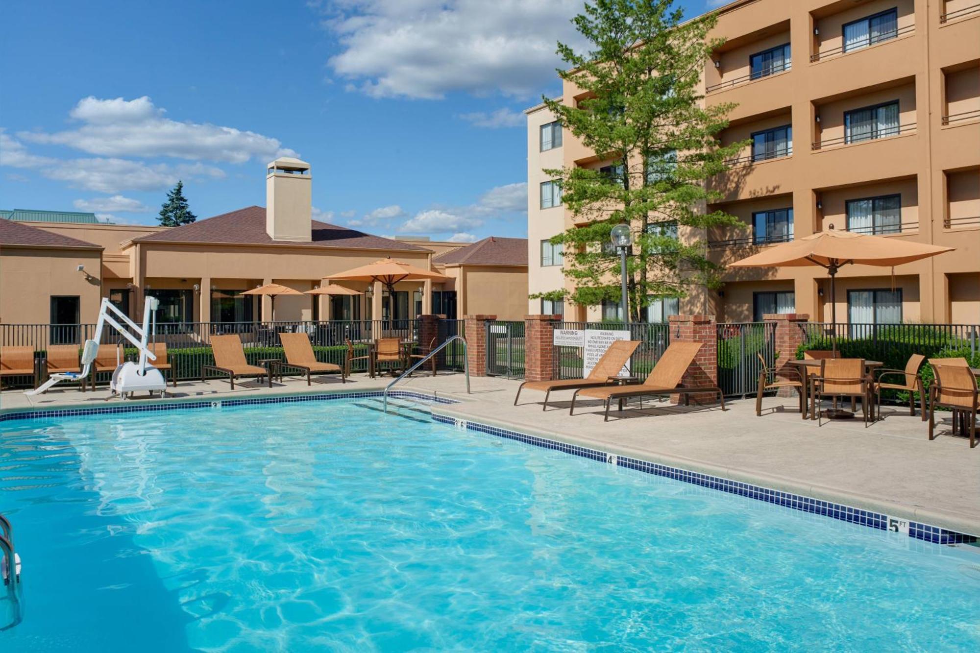Courtyard By Marriott Louisville East Εξωτερικό φωτογραφία