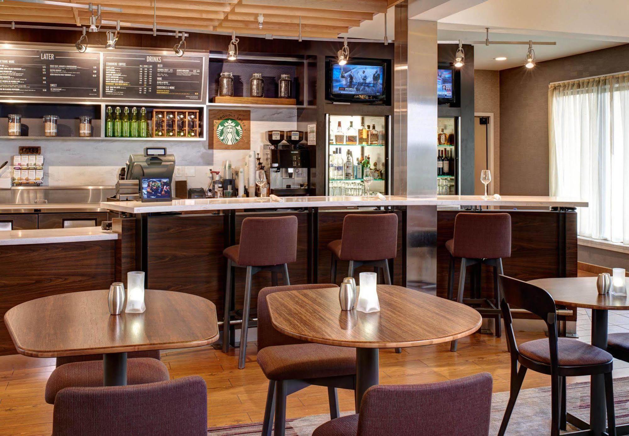 Courtyard By Marriott Louisville East Εξωτερικό φωτογραφία